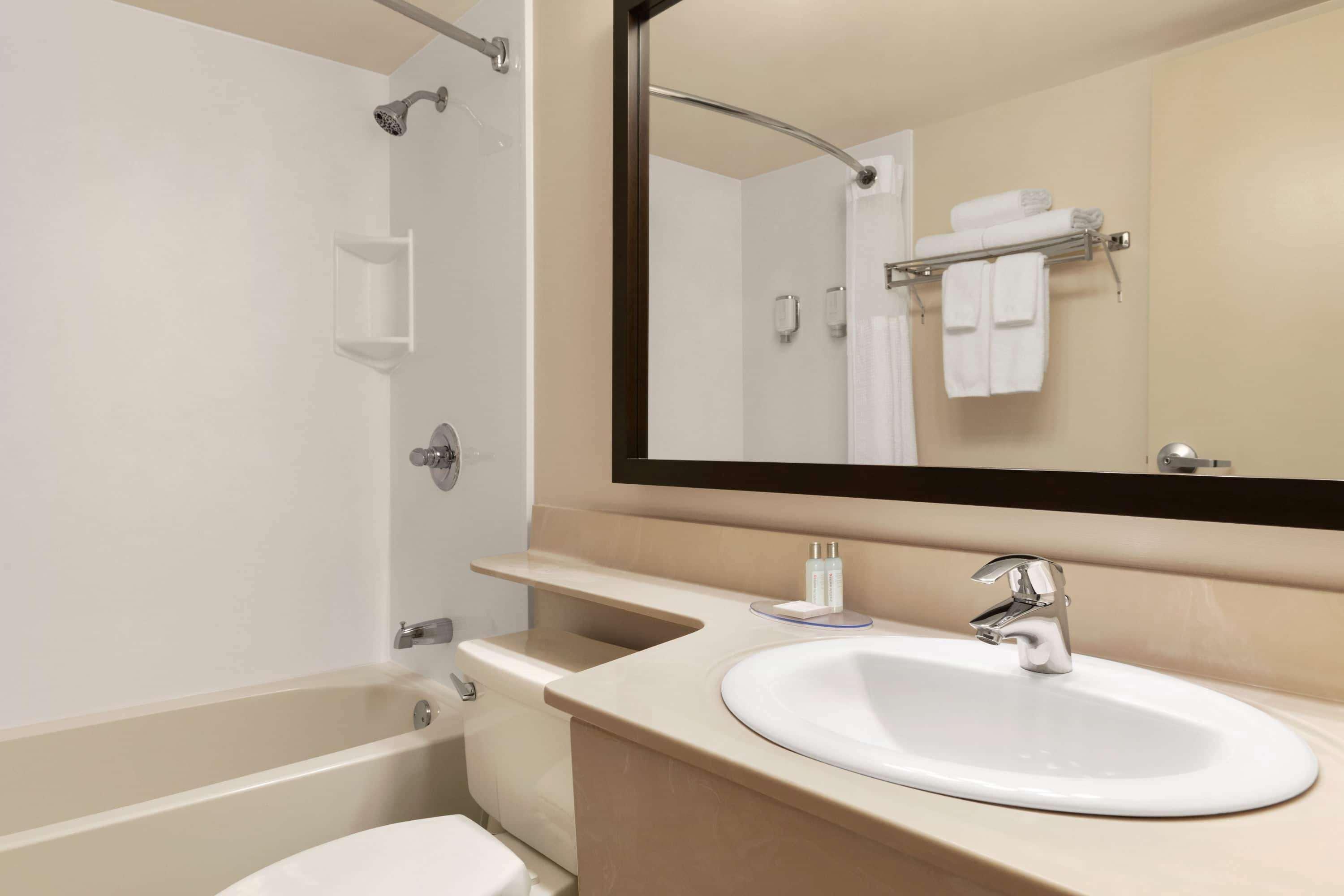 Travelodge Suites By Wyndham Moncton Exterior photo