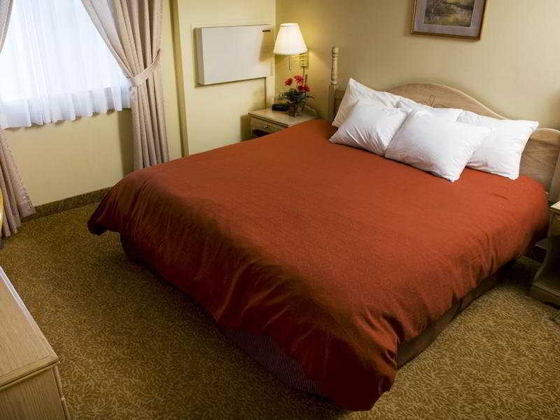 Travelodge Suites By Wyndham Moncton Room photo