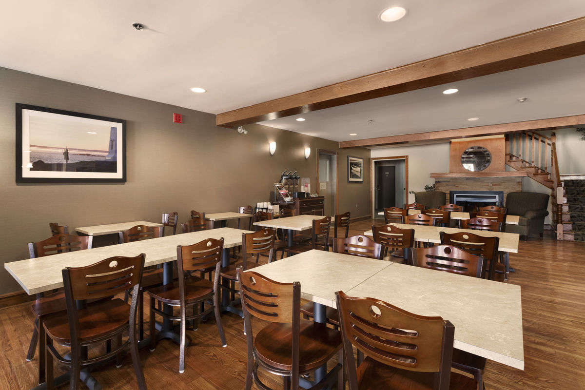 Travelodge Suites By Wyndham Moncton Exterior photo